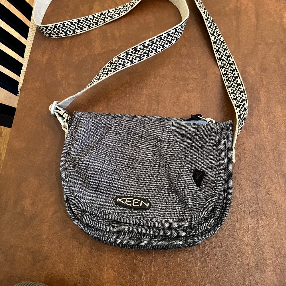 Keen Blue and White Crossbody Bag